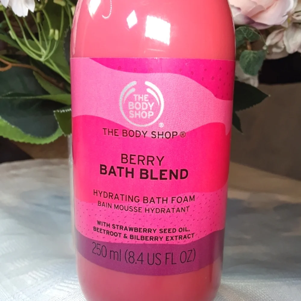 Bath Home Accessories The Body Shop Hydrating Berry Body Wash NWT Skincare
